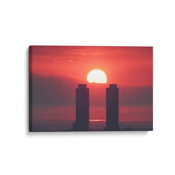Obraz na płótnie canvas Wieże przy zachodzie realistyczny