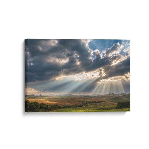 Obraz na płótnie canvas Promienie nad polami realistyczny