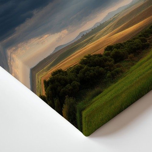 Obraz na płótnie canvas Promienie nad polami realistyczny