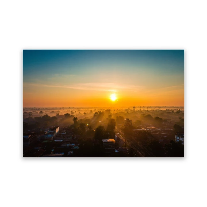 Obraz na płótnie canvas Wschód nad miastem realistyczny