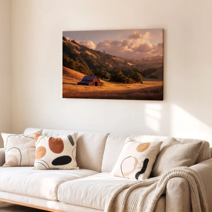 Obraz na płótnie canvas Stodoła na wzgórzach realistyczny