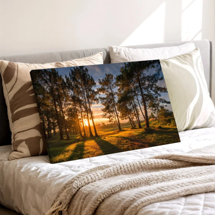 Obraz na płótnie canvas Zachód słońca w lesie realistyczny