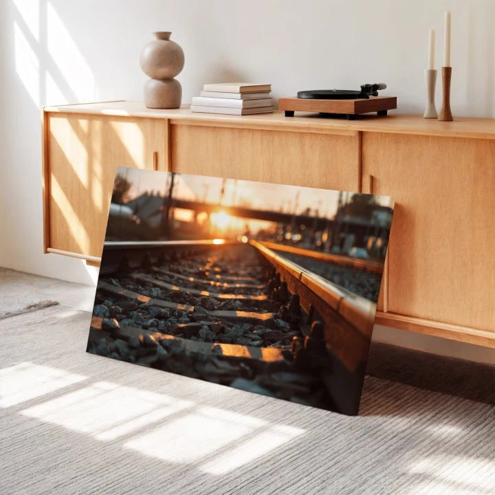 Obraz na płótnie canvas Tory przy zachodzie realistyczny