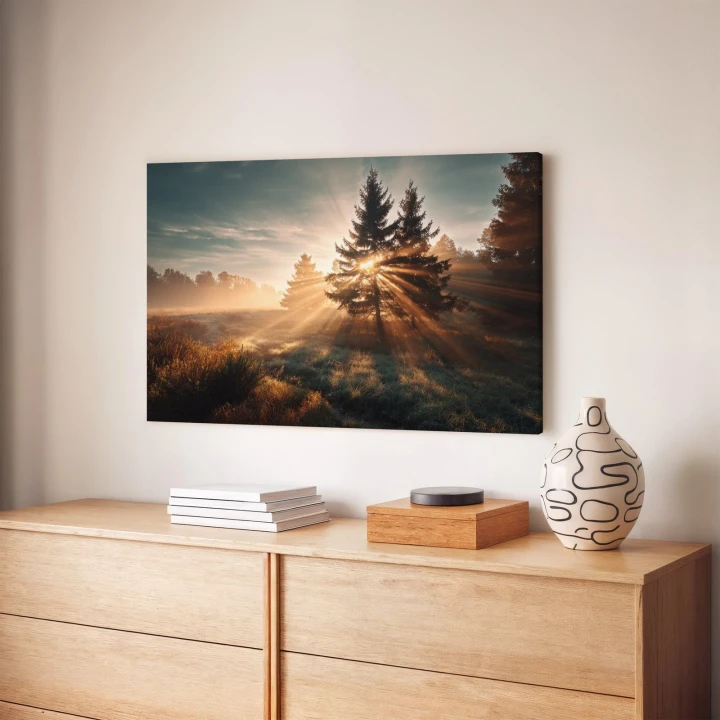 Obraz na płótnie canvas Wschód między sosnami realistyczny