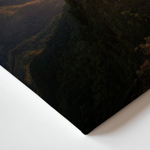 Obraz na płótnie canvas Górski wschód słońca realistyczny